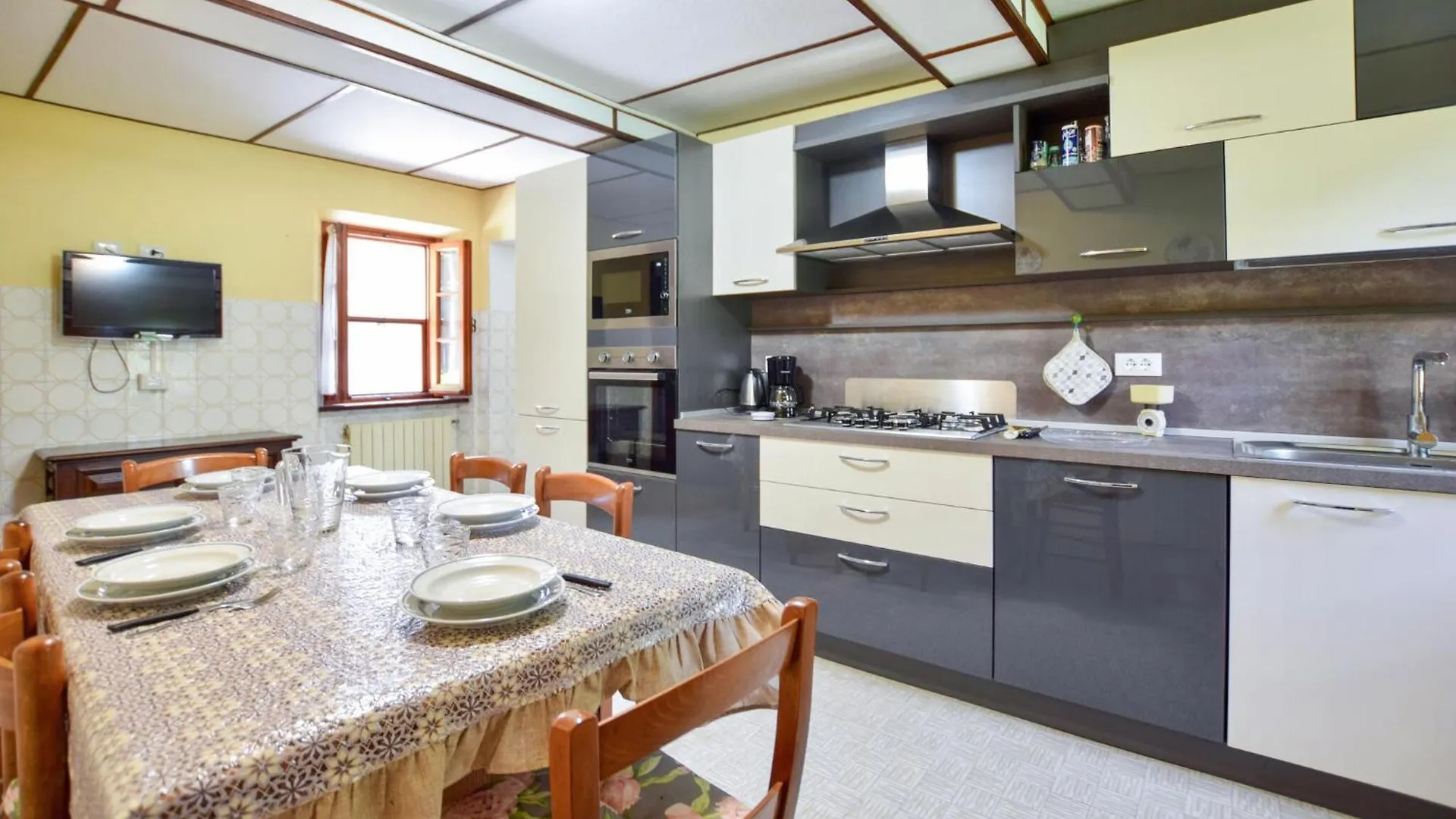 Pet Friendly Home In Capezzano Pianore With Wifi Holiday home